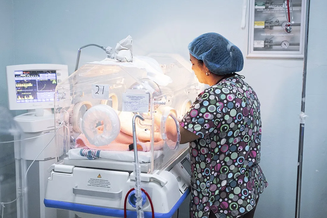 nurse in NICU