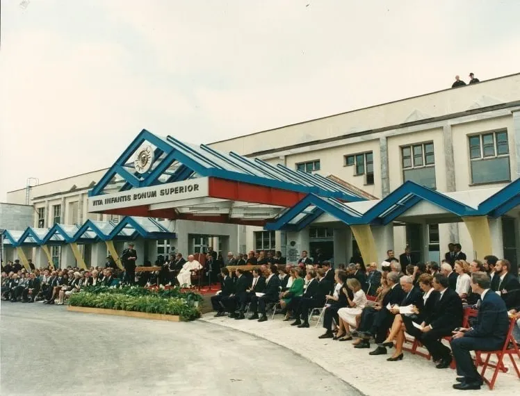building with Pope in front of