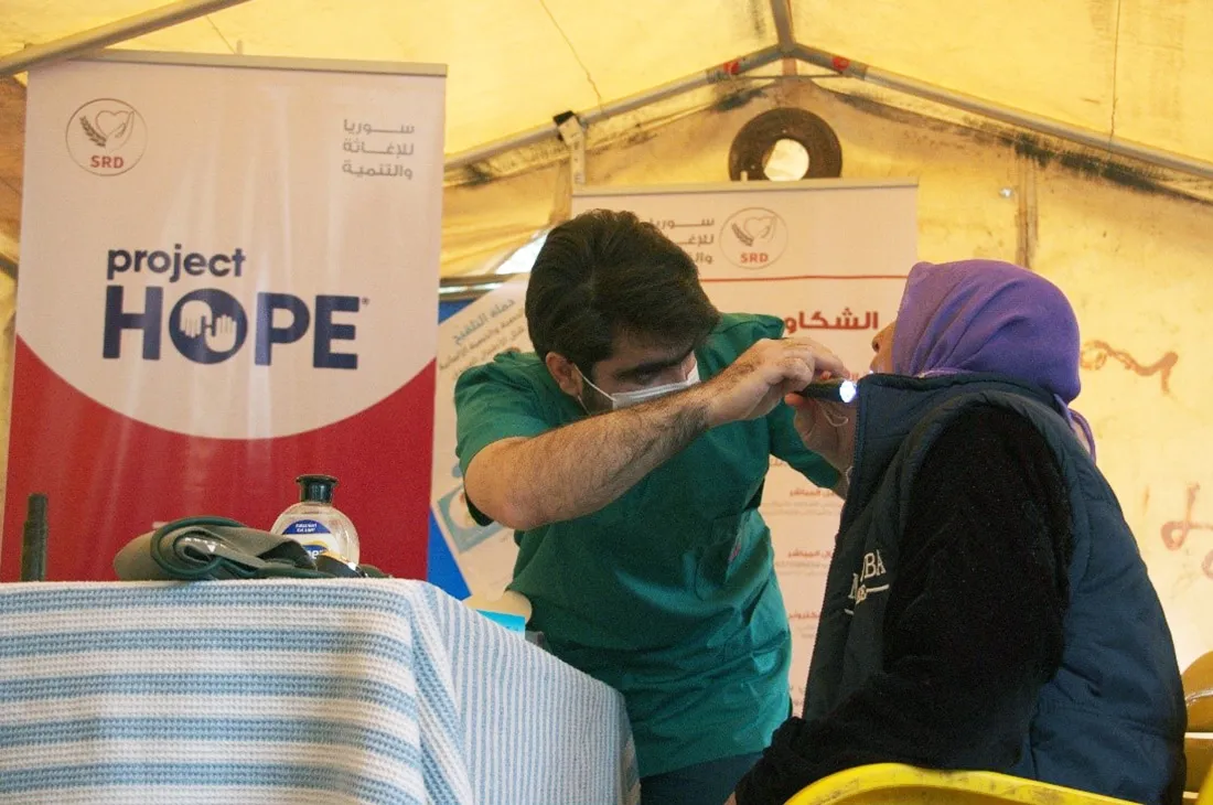 Syrian doctor examines patient